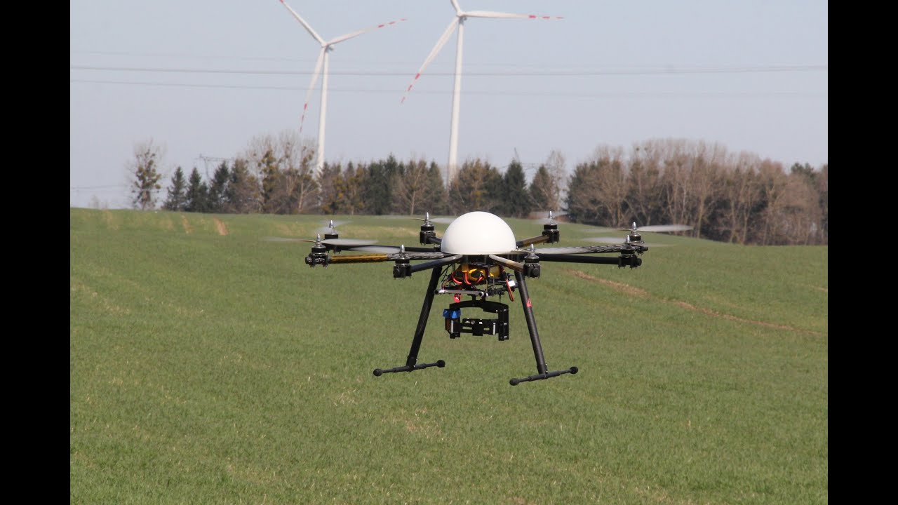 Dron nad pszenicą - więcej w miesięczniku RPT 10/2015