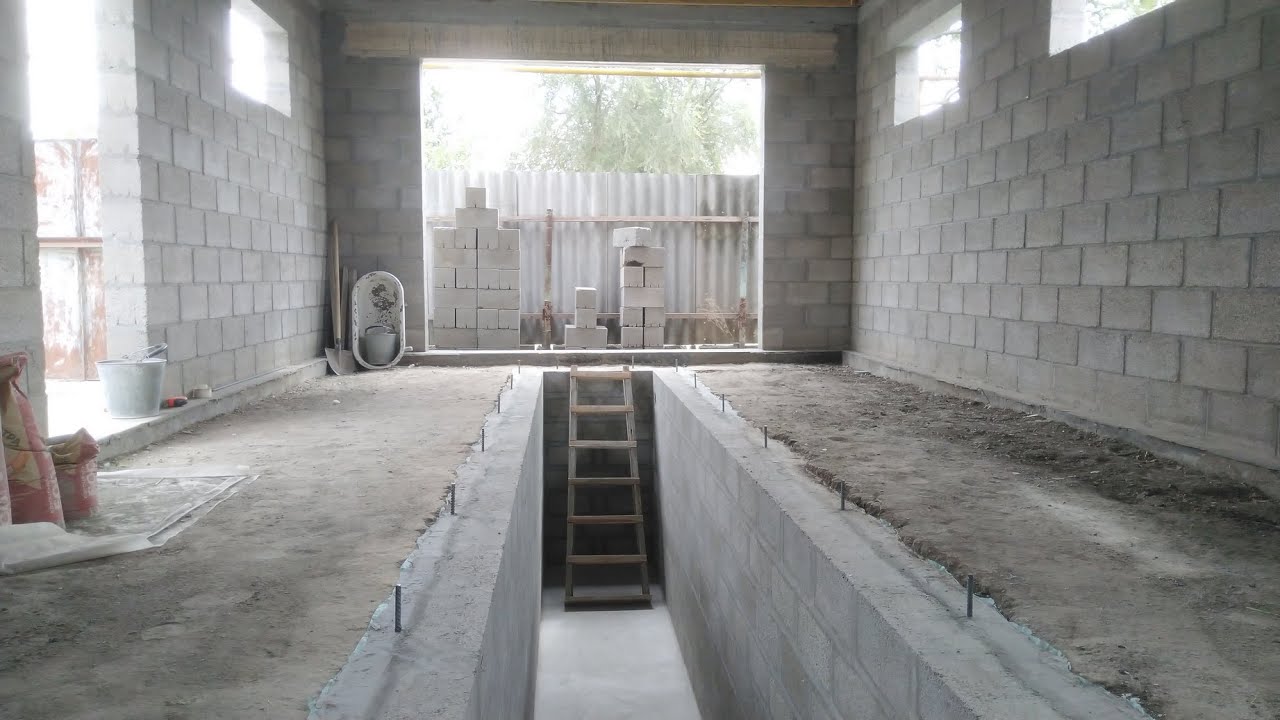 Смотровая яма в гараже.