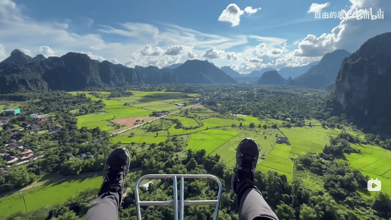 滑翔机真好玩! Paragliding is so much fun!#vangvieng #travelvlog #laos #paragliding