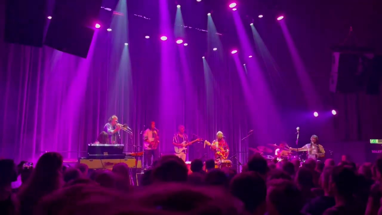 Ghost-note ft Mononeon - Grandma's Curtains (live at TivoliVredenburg Utrecht 2022)