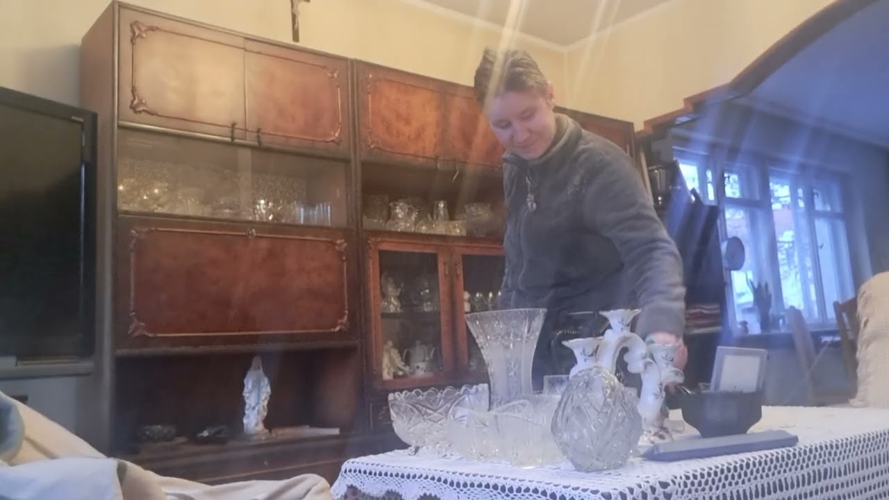 Sprzątanie kredensu 
