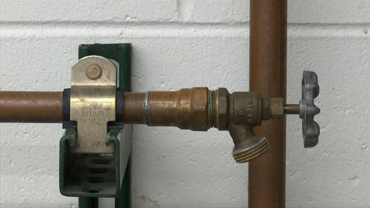 What to do if water pipes burst in cold weather