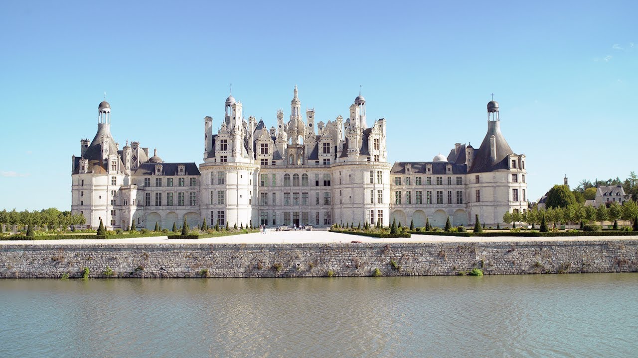 Guided tour of Loire Valley Castles and wine tasting, Chambord and Chenonceau, France