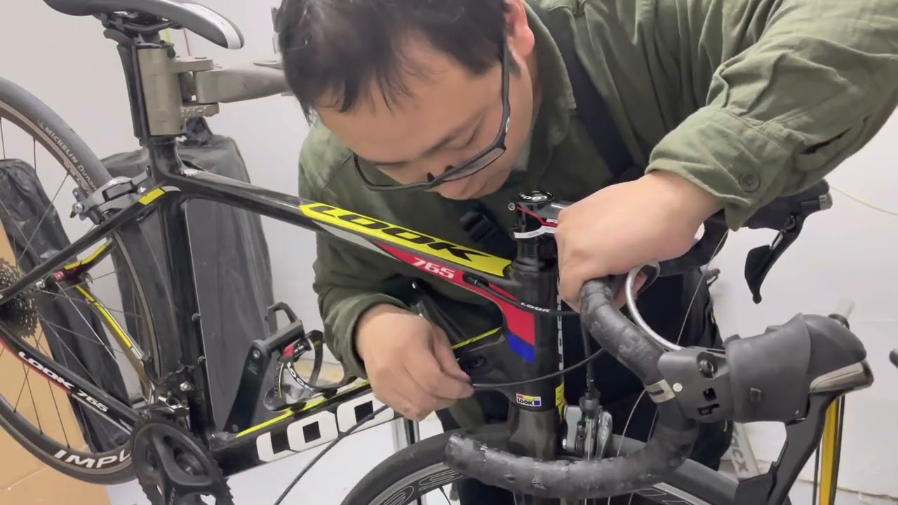 给一辆LOOK765更换刹车线、变速线和链条