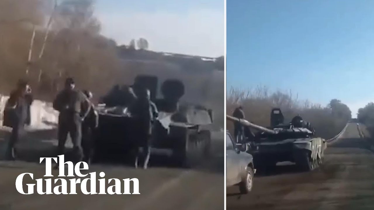 Ukrainian citizen confronts Russian soldiers after tank runs out of fuel