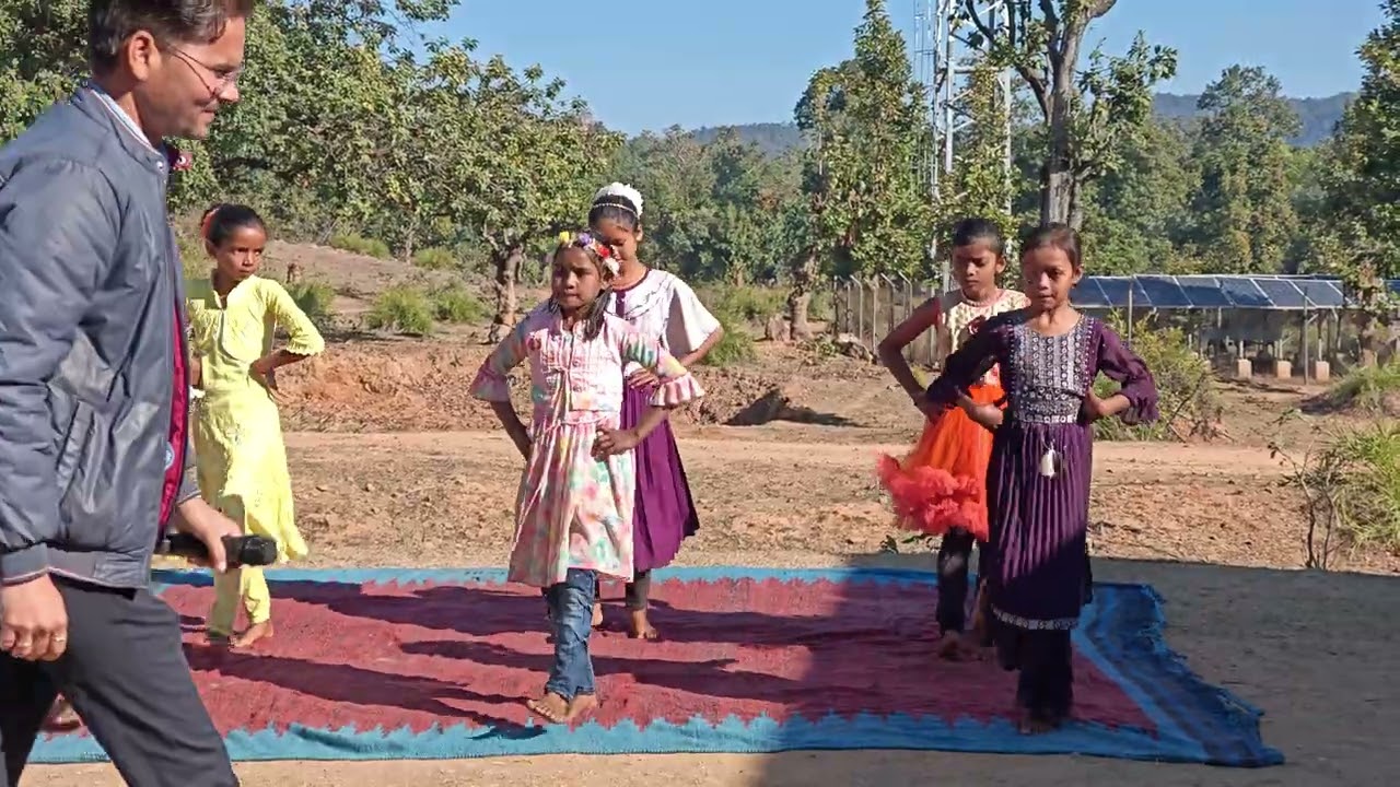 हमर राज्य छत्तीसगढ़ dance by school girls 