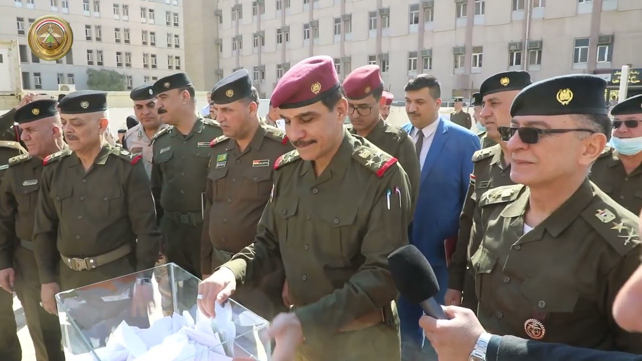 رئيس أركان الجيش يحضر احتفالية قرعة توزيع  قطع الأراضي على منتسبي وموظفي وزارة الدفاع
