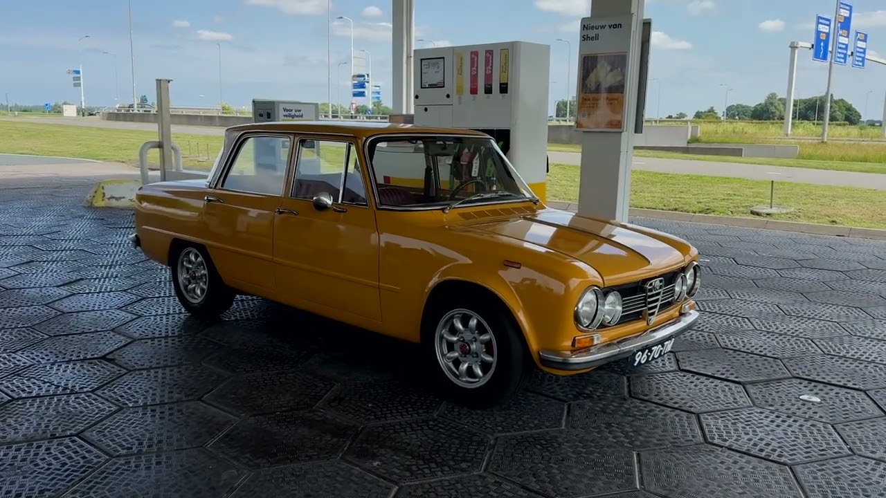Driving Giulia 1600 Ochra
