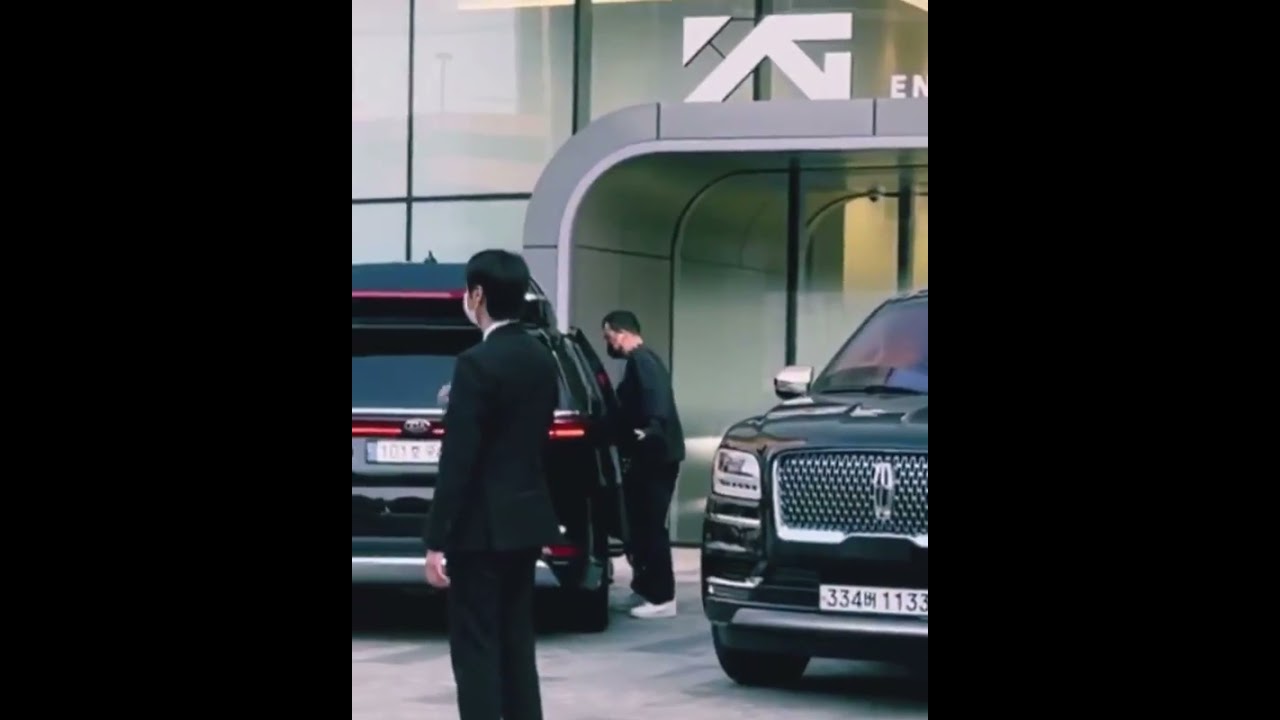 LISA's spotted at YGE building