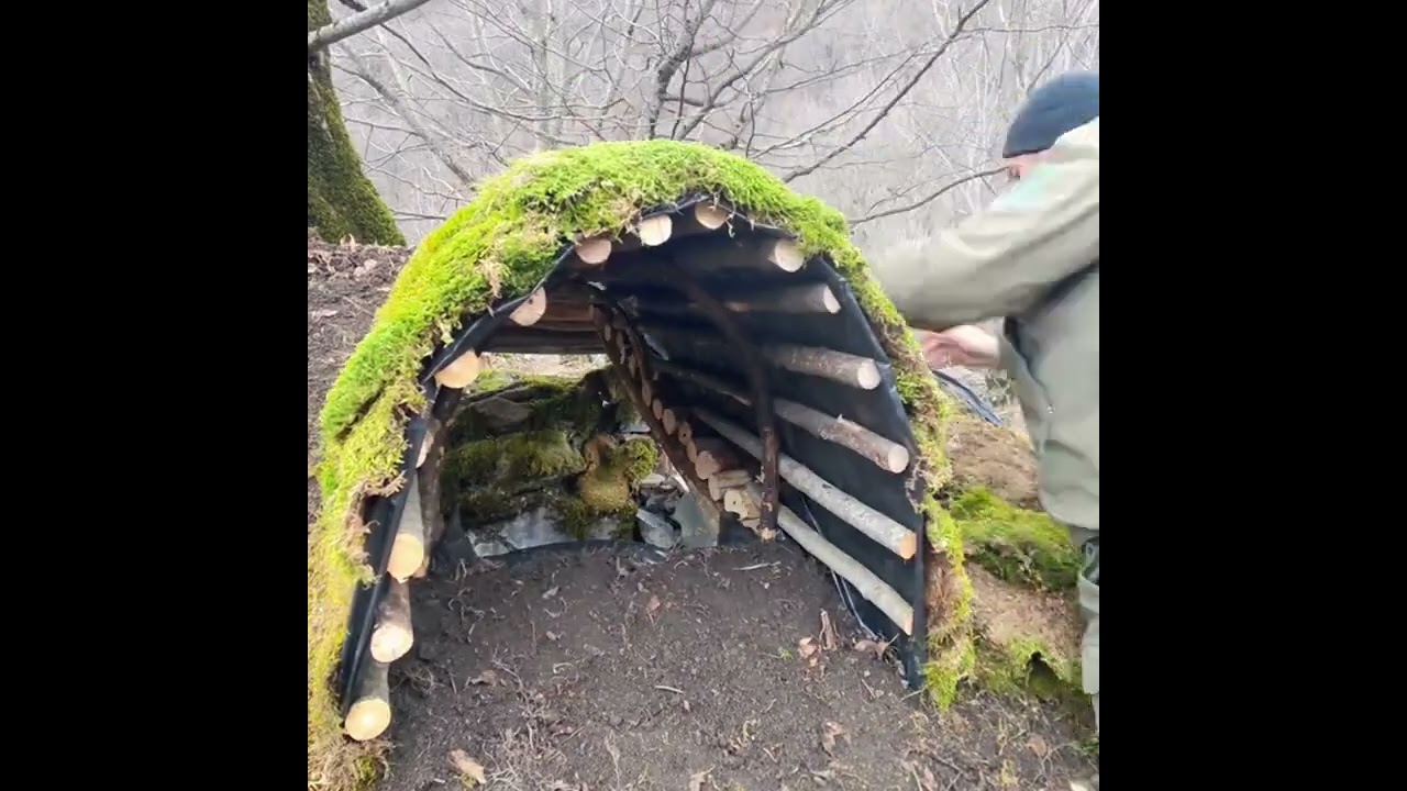 30 days to build a wooden cabin under an old tree🤯