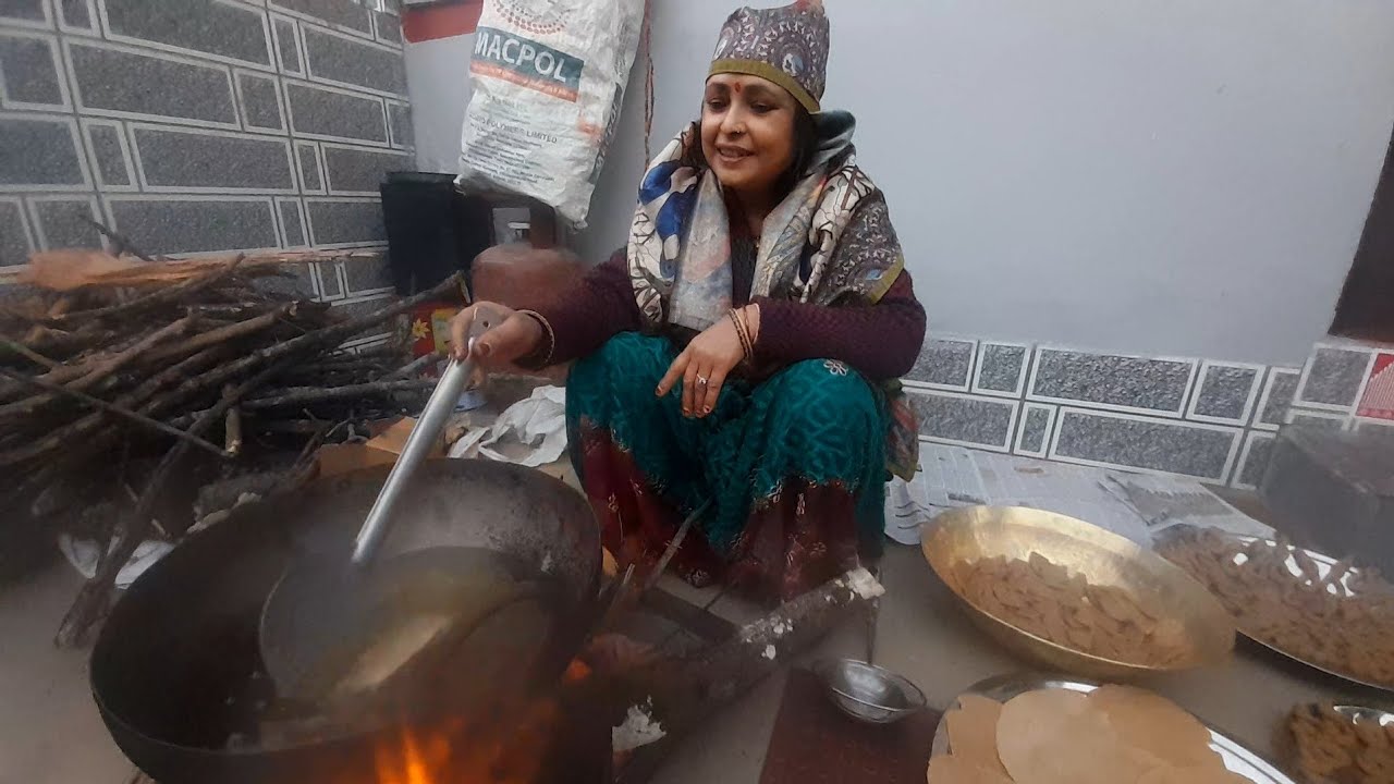 उत्तराखंड लोक पर्व घुघुतिया एवम मकर संक्रांति का त्योहार हमारे वहां इस तरह से हर घर मे घुघुत बनते है