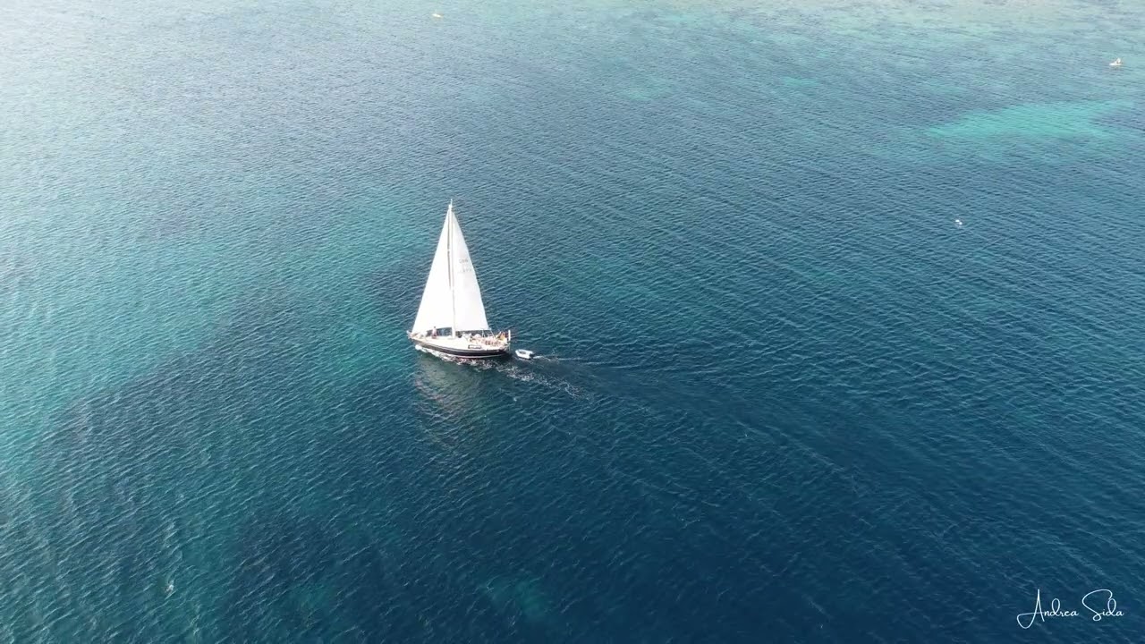 in volo sull'isola di Carloforte tra spiagge e tramonti unici  