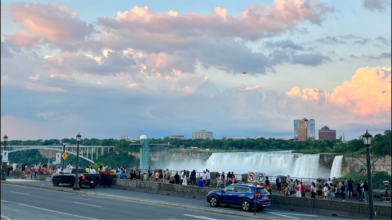 LIVE 💚 Niagara Falls 🇨🇦 Walk - Clifton Hill / Fireworks Show Sunday Night