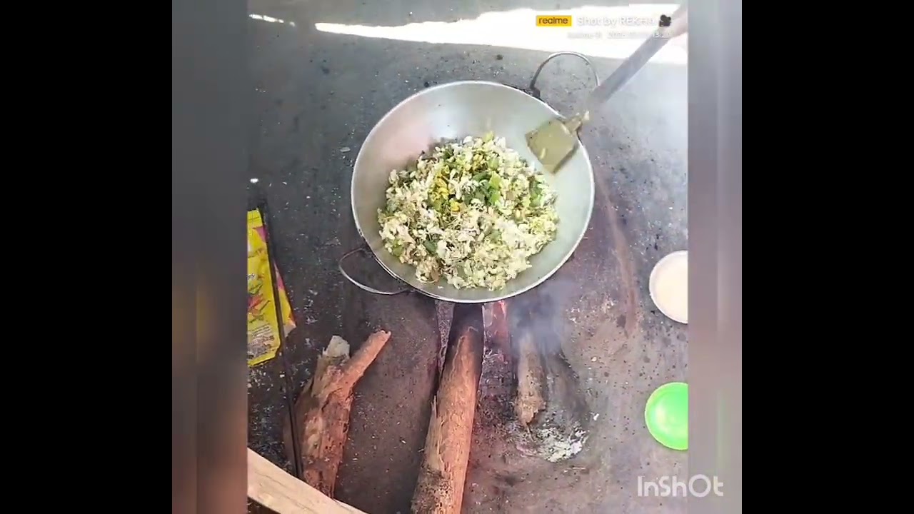 সজনে ফুল আর পিঁয়াজ কলি দিয়ে চড়চড়ি।