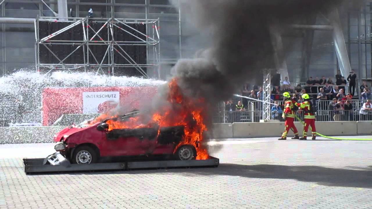 Vorführung PKW Brand - Interschutz 2015