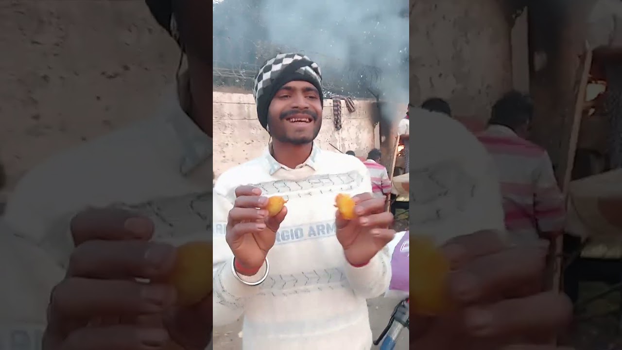 पकोड़ी खाते हुए बाजार में 🫓🫓#comment #vlog #melacomedy #viralvideo #funny #trending #subscribe 