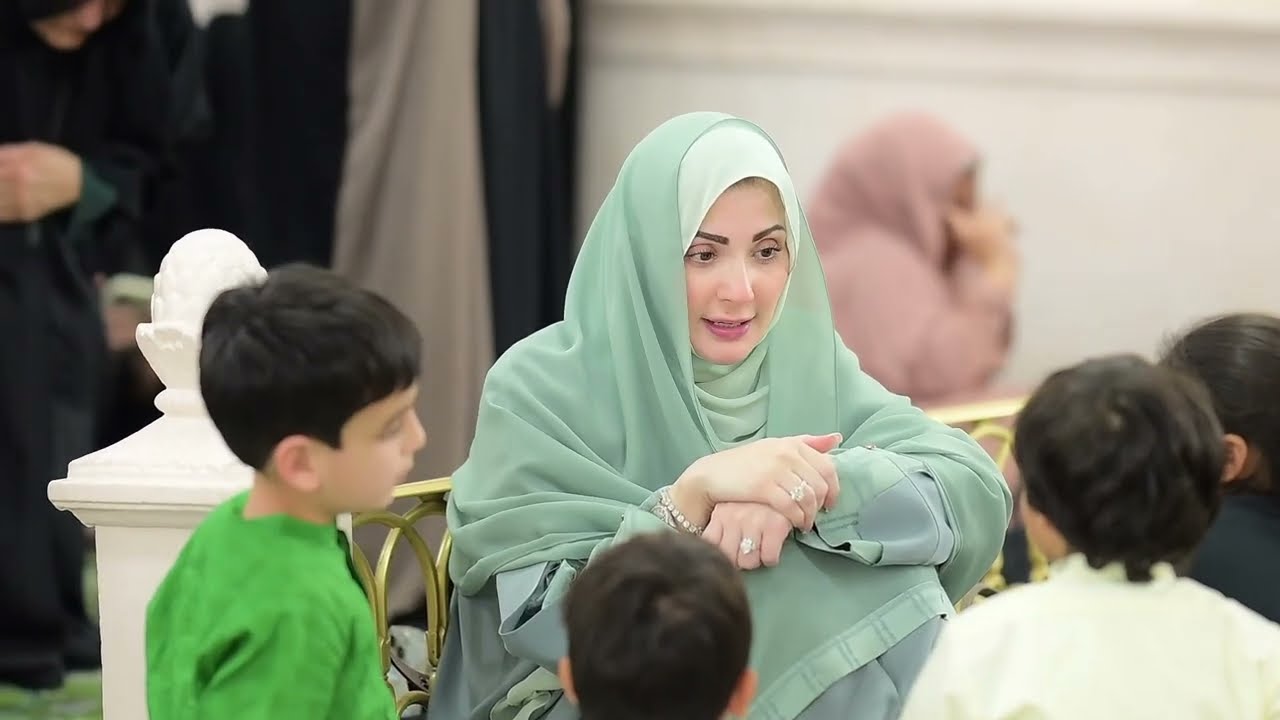 CM Punjab Maryam Nawaz Spends Time With Little Ones In Masjid al Nabawi