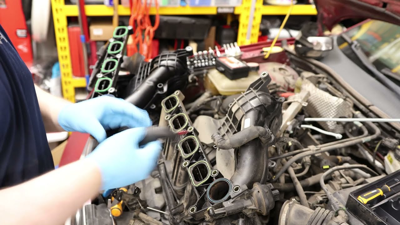Замена впускного коллектора и термостата на Ford Focus P0128 P2004 2005 года выпуска