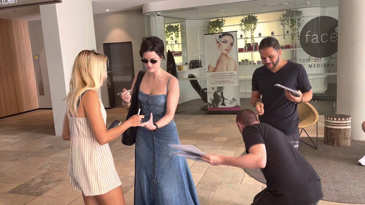Jaimie Alexander signs autographs for fans In Sydney