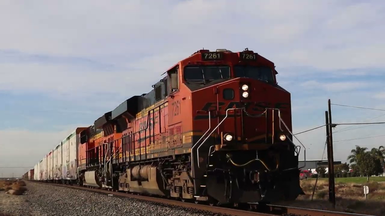 Amtrak and BNSF Trains in Bakersfield! ~ Feat. BNSF 130, Ferromex, Sticker Unit, Horn Shows, & MORE!