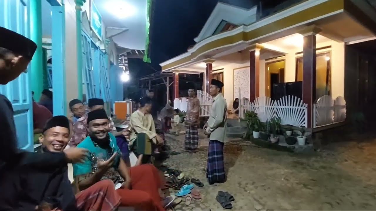 Suasana malam lebaran di mushola desa tempat tinggalku