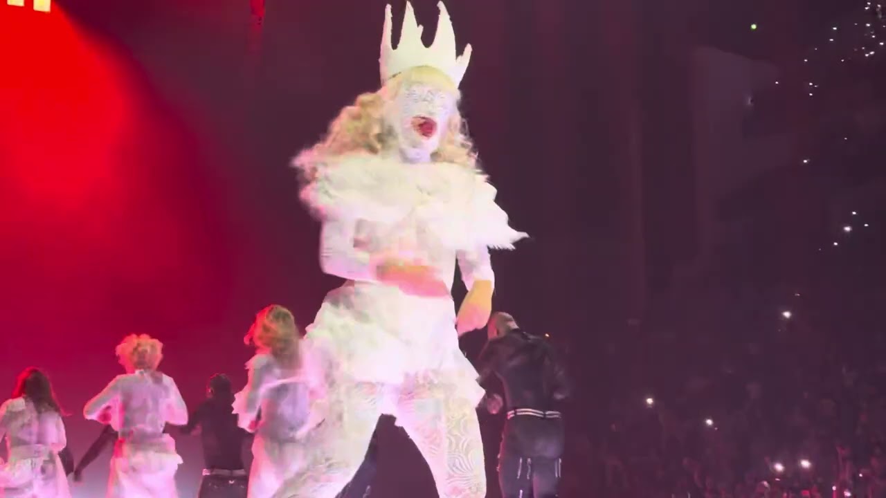 Lady Gaga - Poker Face (Live) - The 02, London - 30-09-2025