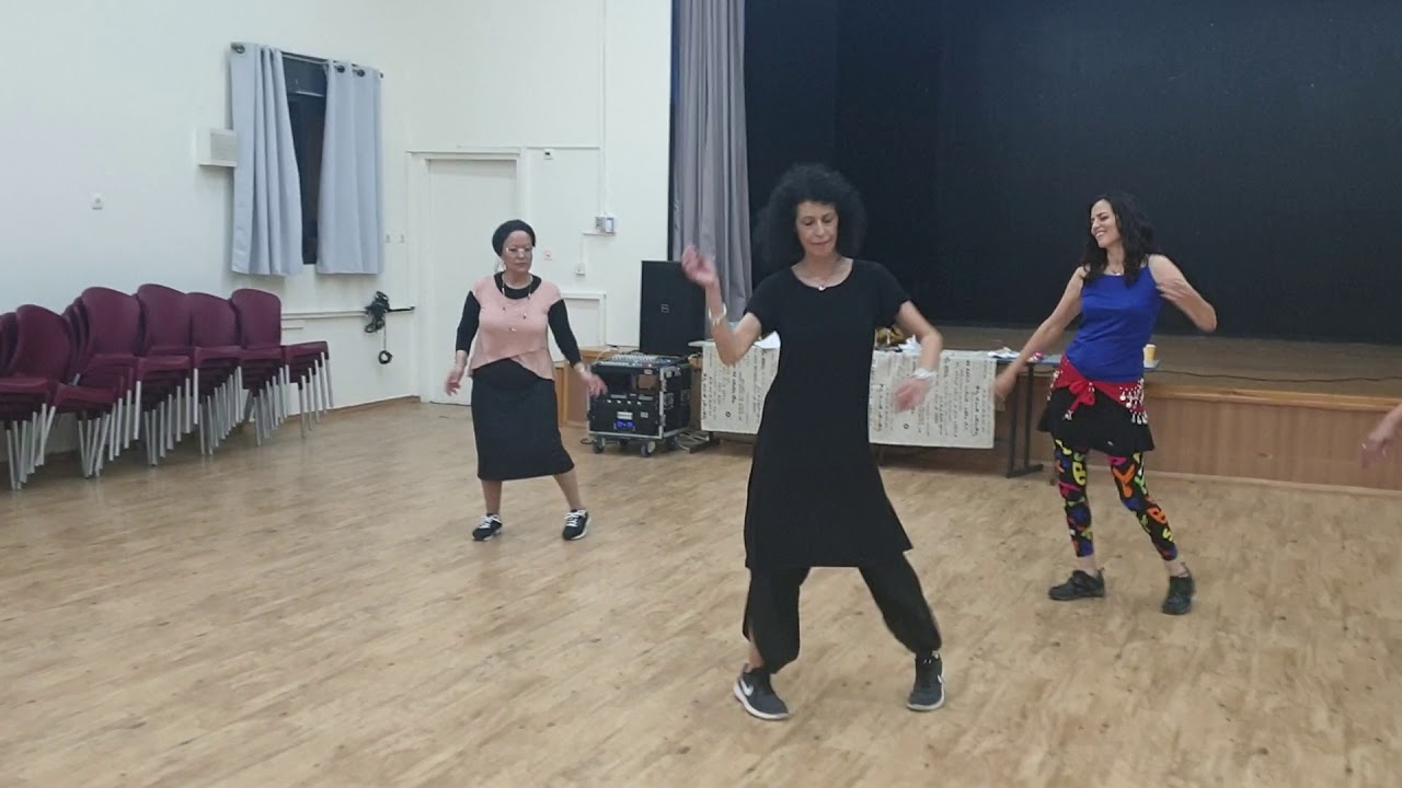 ריקודי עם 