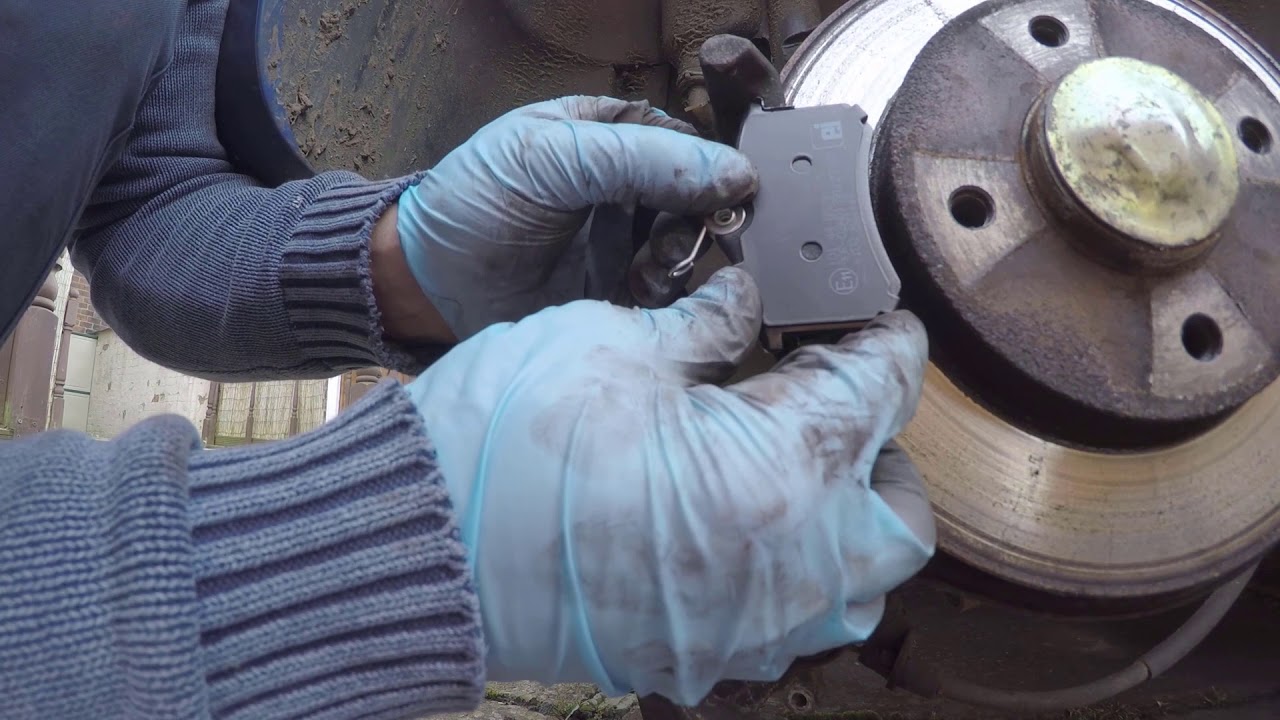 Replacing Rear Brake Pads Peugeot 307