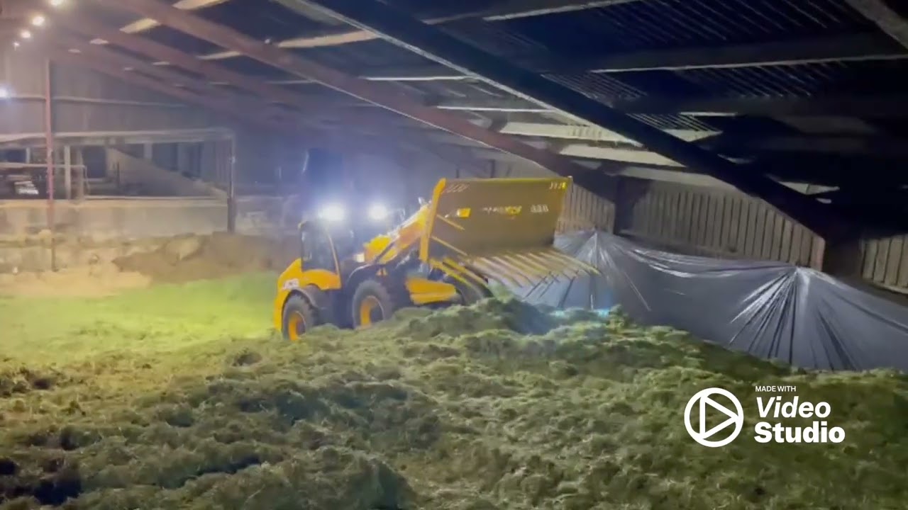 Silage clamp jcbtm420S 420s