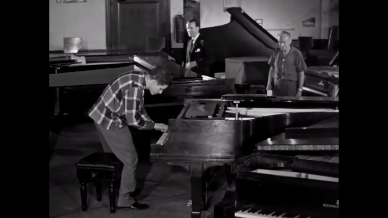 Glenn Gould chooses a piano at Steinway & Sons (New-York, 1959)