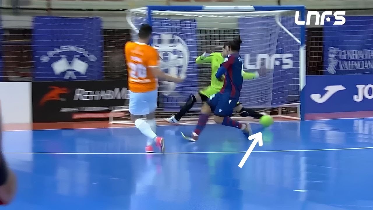 TODO TIME PRECISA DE UM GOLEIRO ASSIM