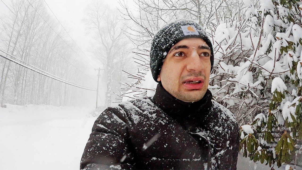 Caiu muita neve em Nova York (DE NOVO) | Limpando neve e por que não colocamos carro na garagem?