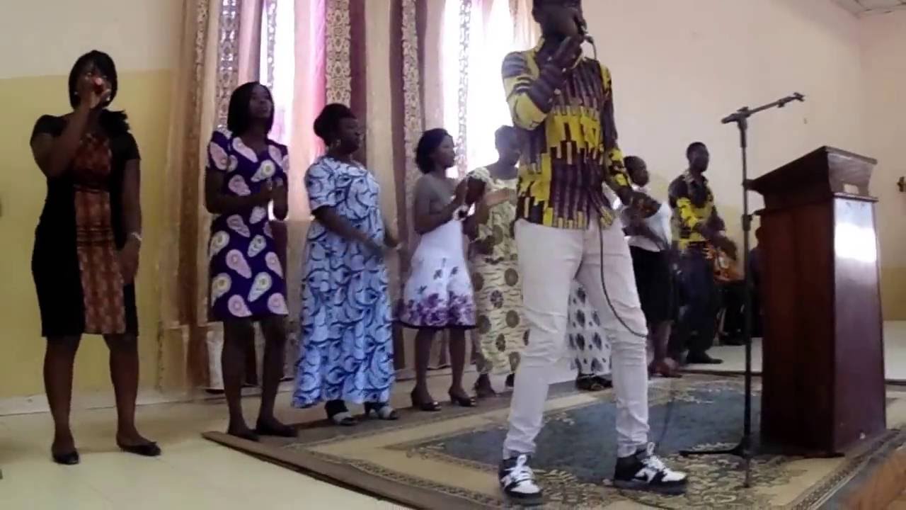 CULTO DE SANTA CEIA CULMINADO COM lOUVOR NA IGREJA EVANGÉLICA DE BELÉM