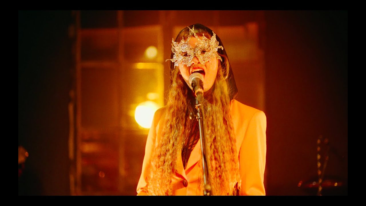 Synne Sanden - Forced Restraint (Live)