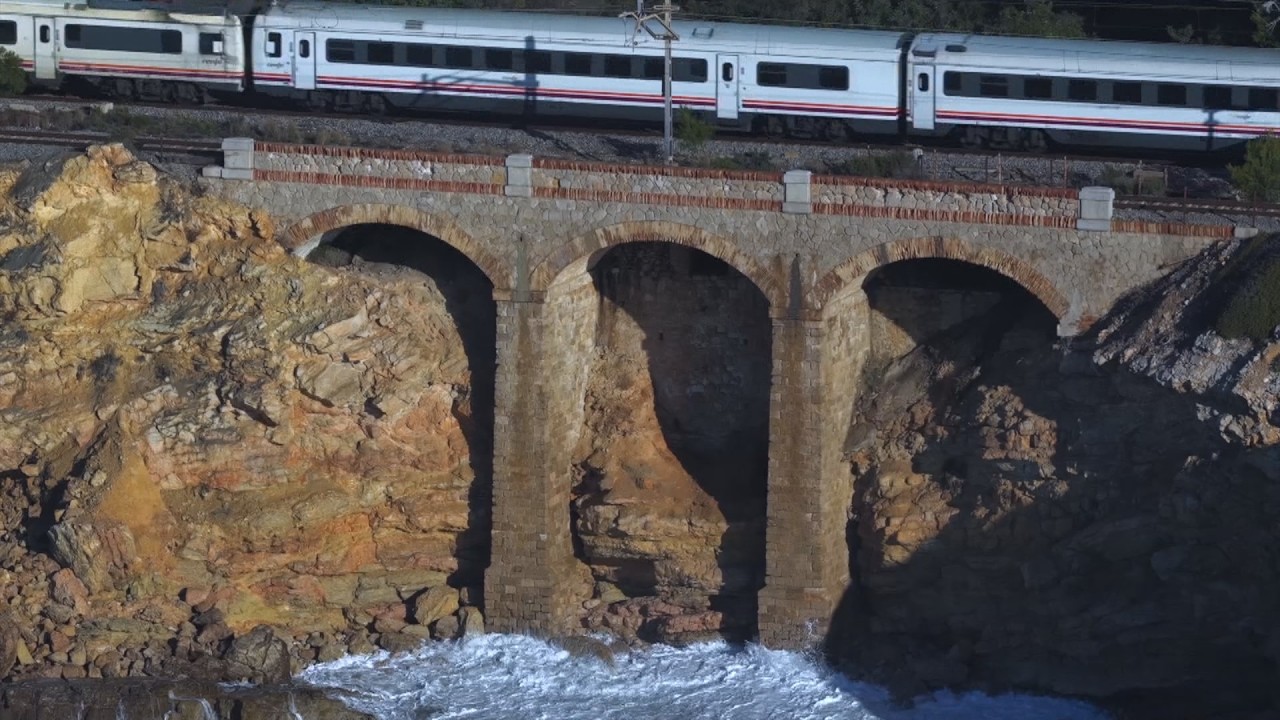 Experts del territori analitzen la situació dels túnels ferroviaris del Garraf