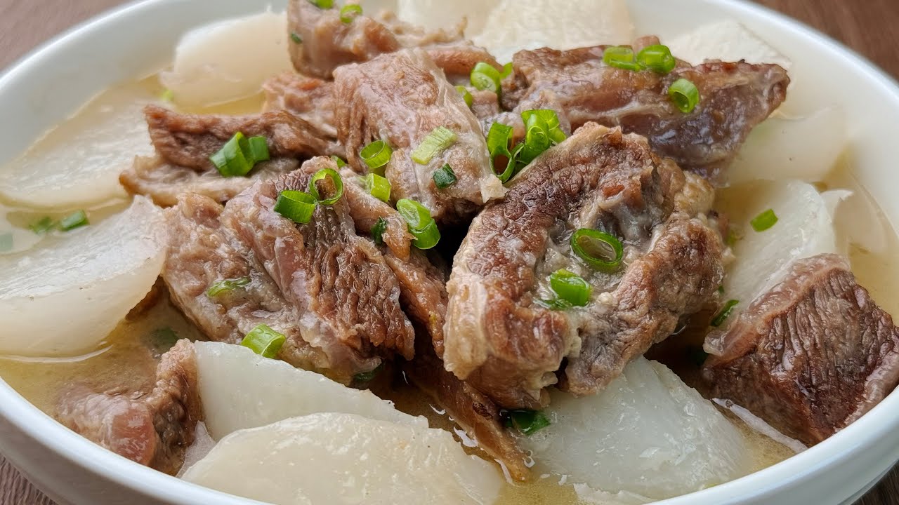 Прозрачный суп из говядины и дайкона (мясо получается невероятно нежным!)