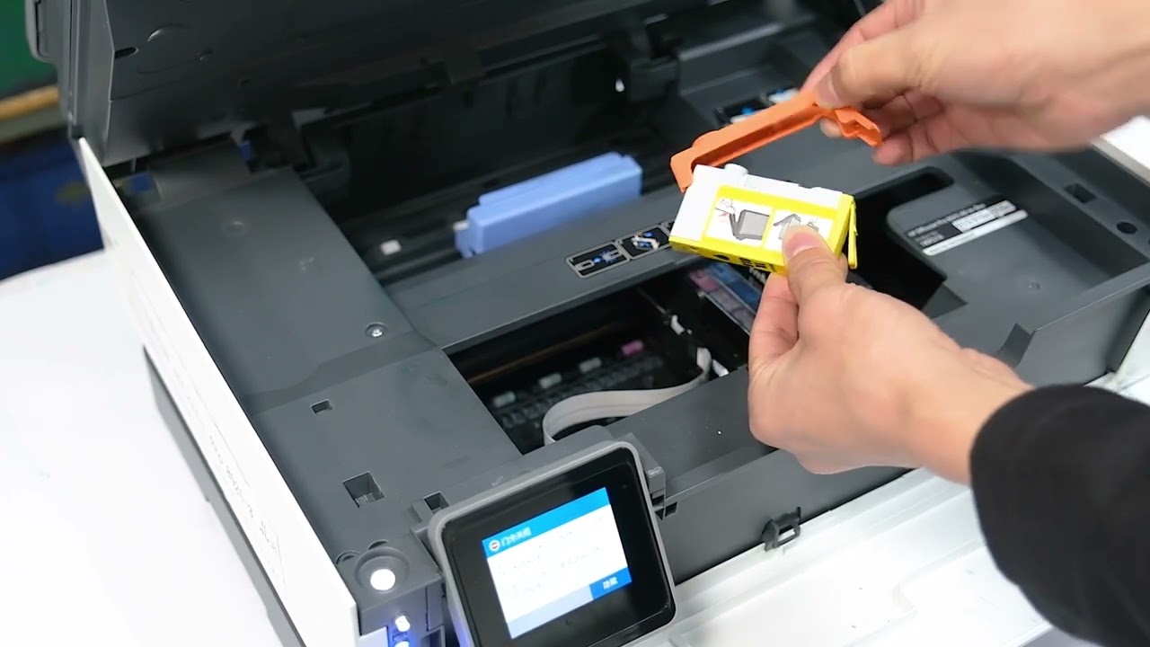 910 XL -The operation of install compatible ink cartridges of  HP 910 series