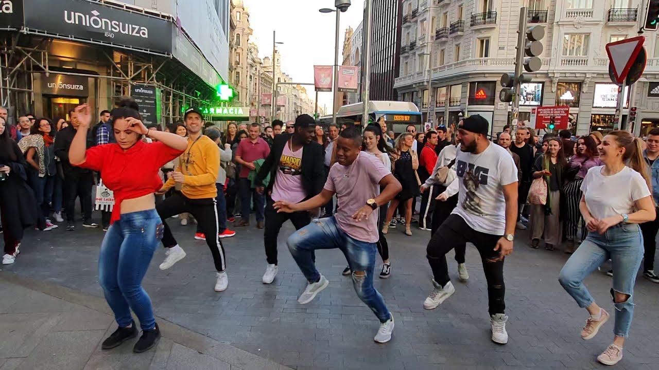 Colombiano nos ense&ntilde;a salsa shoke  Madrid timbera