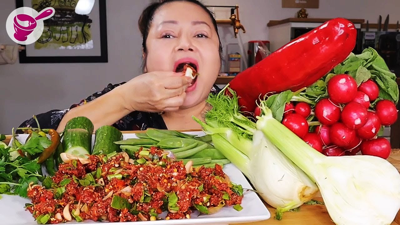 Larb: Steak Tartare, Sticky Rice & fresh Danish vegetables | Yainang