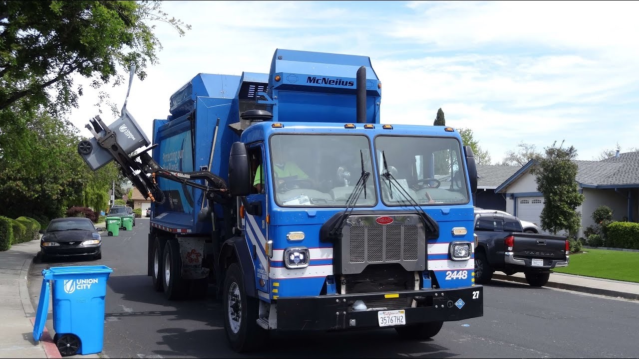 Slamming Peterbilt 520 McNeilus Autoreach (2448)