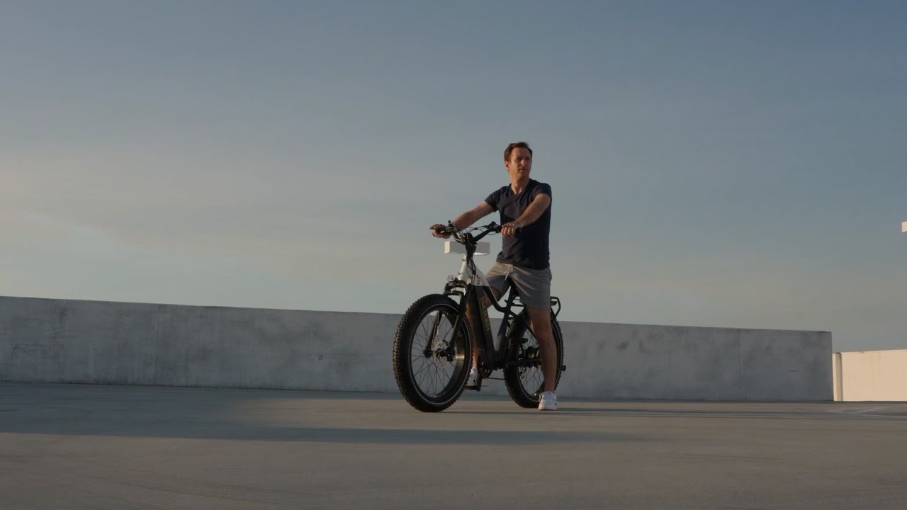 IMREN Navy Blue Multi Function e-Bike with Fat Tyre in the downtown