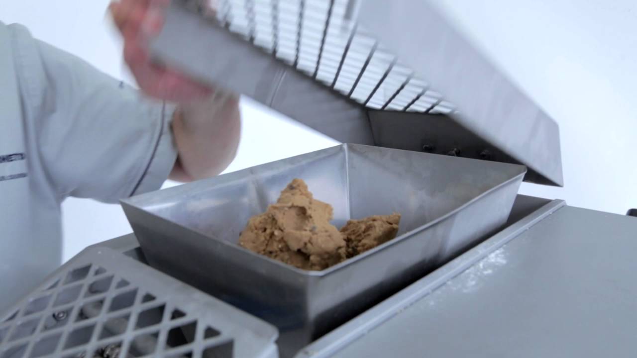 Dough extruder EMA: bakery and pastry machine