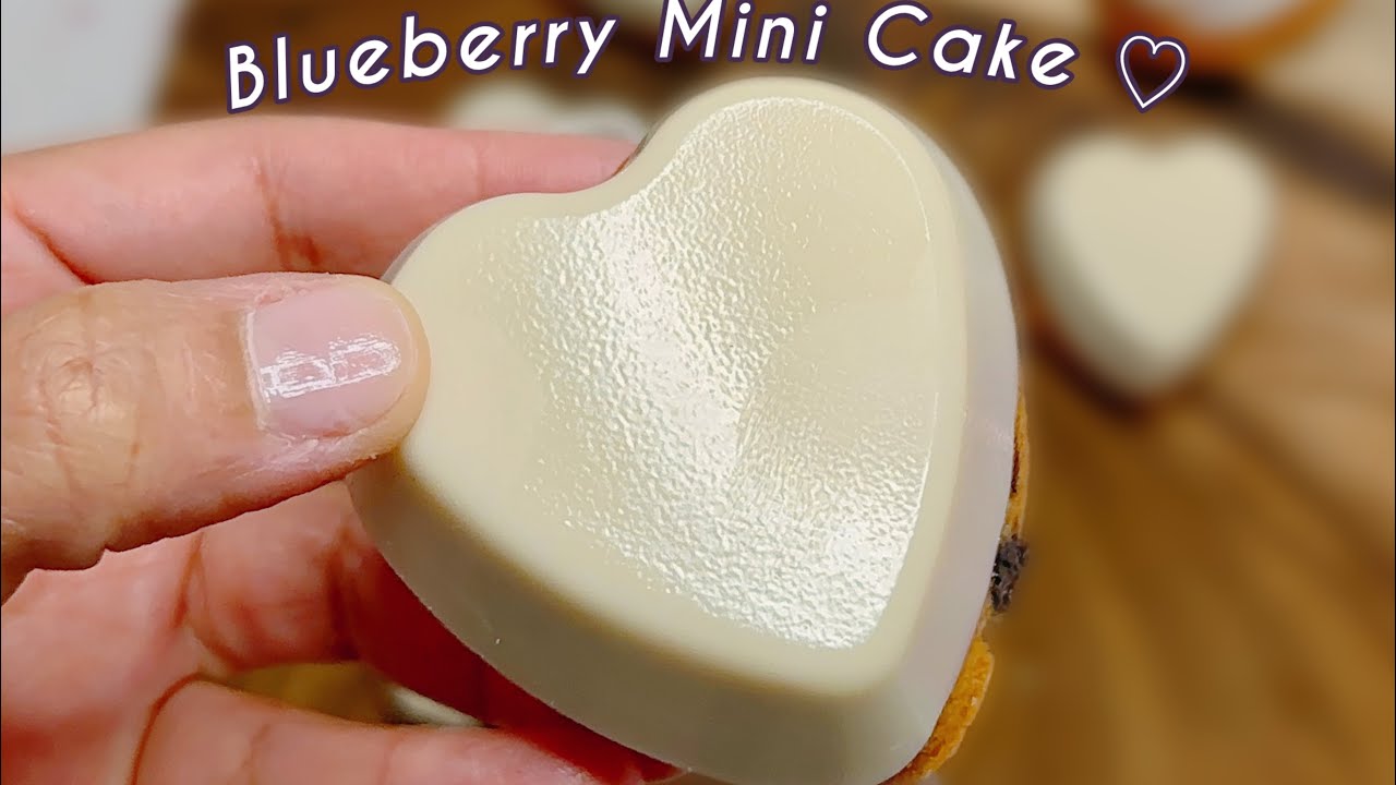 White Chocolate Blueberry Mini Cake