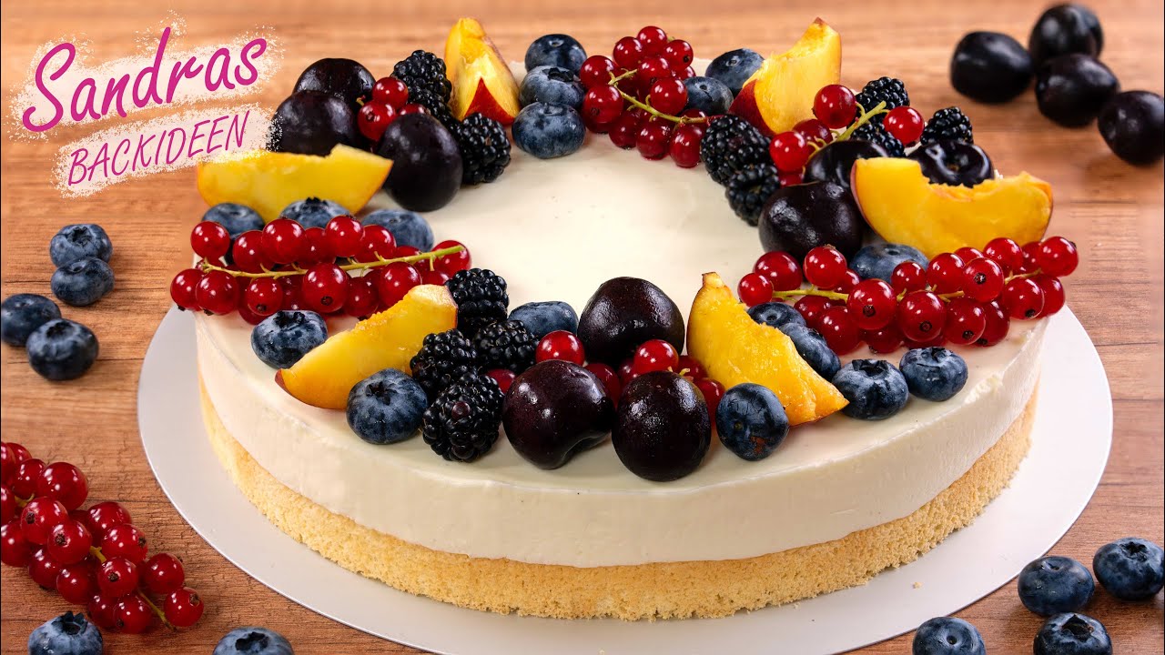 Sommertorte mit bunten Fr&uuml;chten | leckere Torte mit Vanillecreme und Sommerfr&uuml;chten