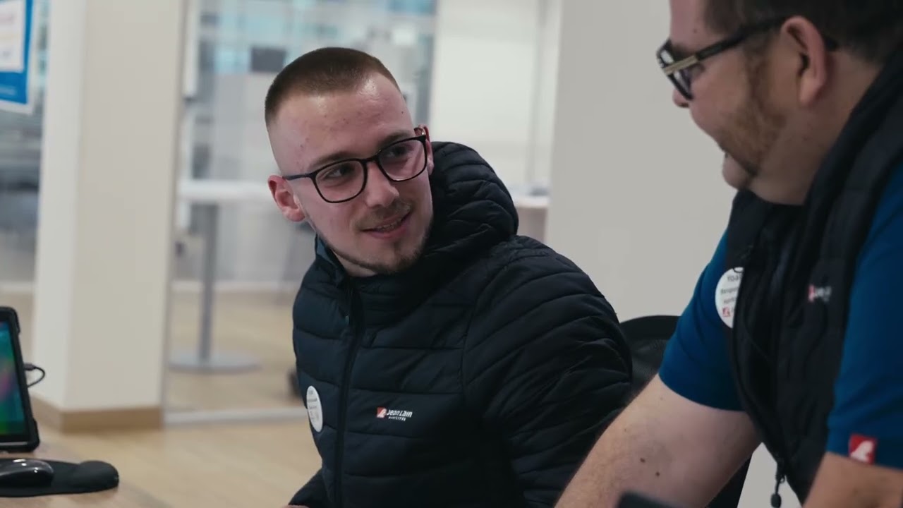 🛠️ VIS MA VIE D’APPRENTI – CONSEILLER CLIENT APRÈS-VENTE | VGF ACADEMY