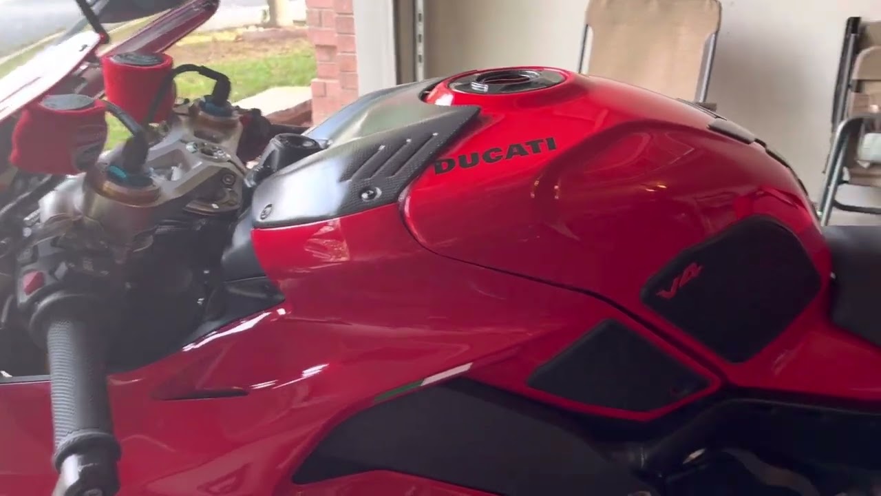 Cleanest 2022 Ducati V4S in the World with almost every Carbon Fiber mod you can get.