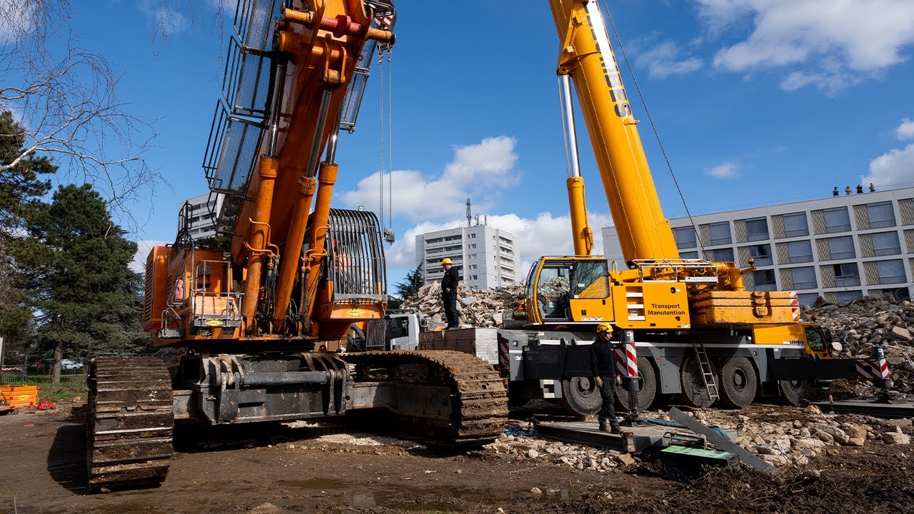 Démontage de la grande pelle du chantier du FJT Kennedy