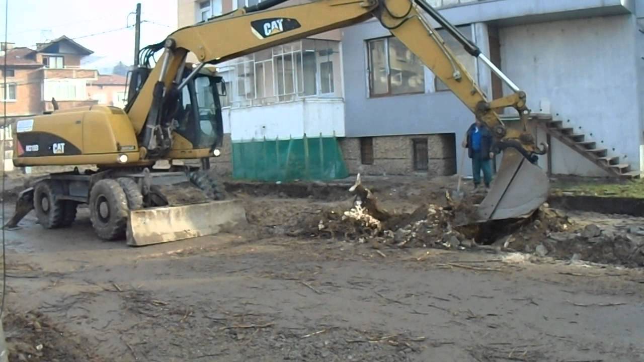 CAT M318D vs. chestnut root