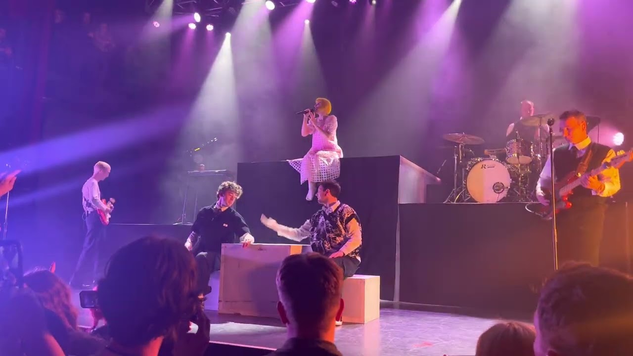 “Never Been Better” (ft. TESSA VIOLET) half•alive Live in Concert (2023)