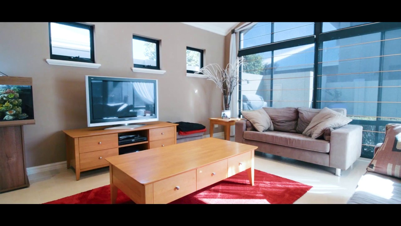 The Hardingham Team proudly present: 7 Candella Square, Stirling